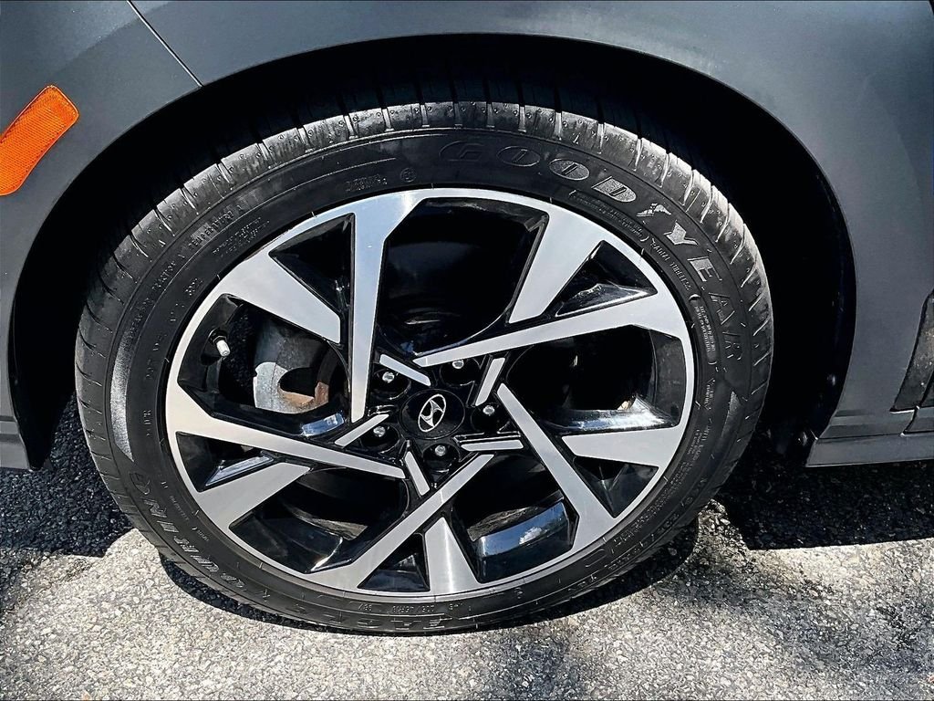 Used 2023 Black Hyundai Limited image 7