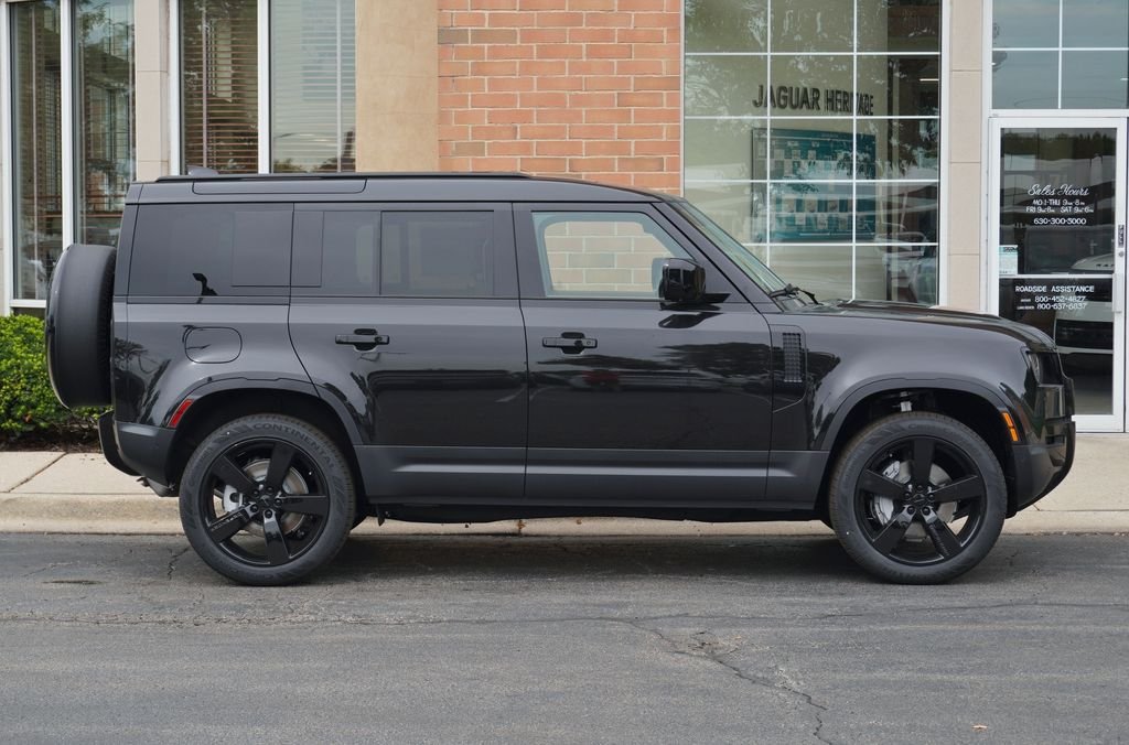 New 2026 Santorini Black Land Rover S image 7