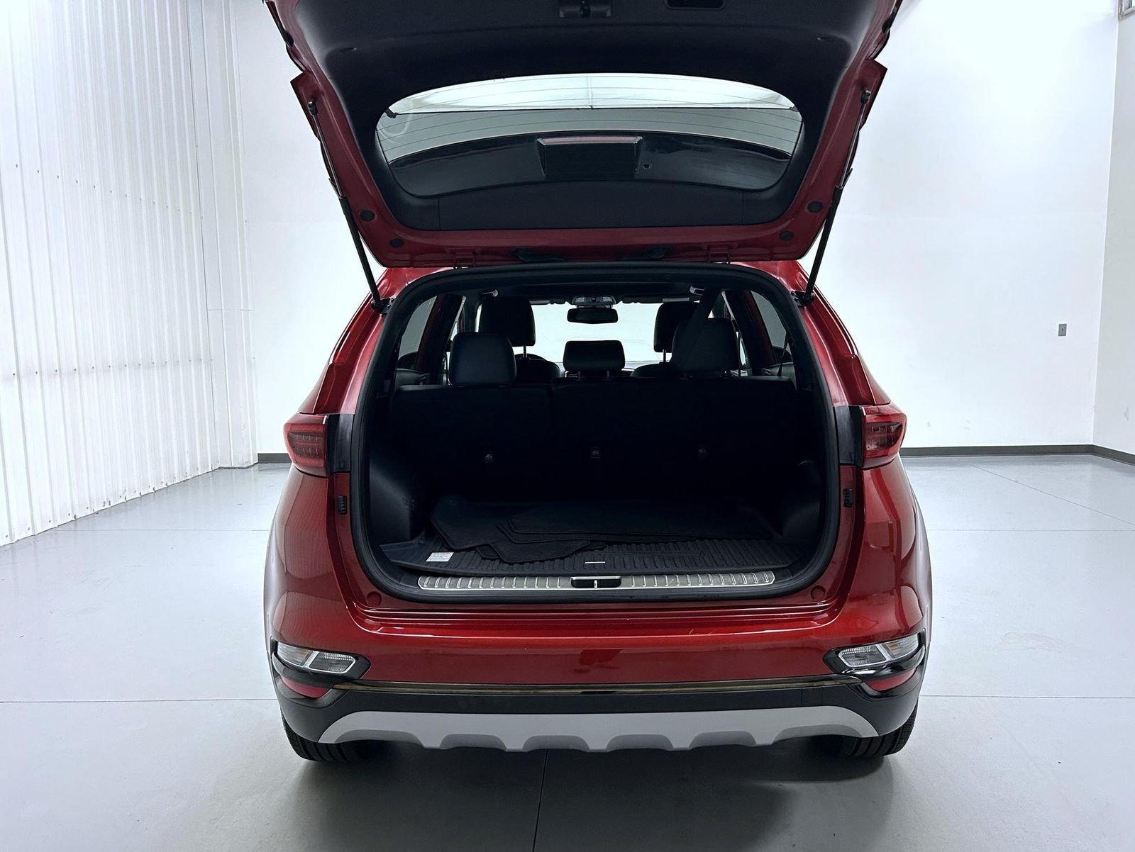 Used 2020 Red Kia S image 21