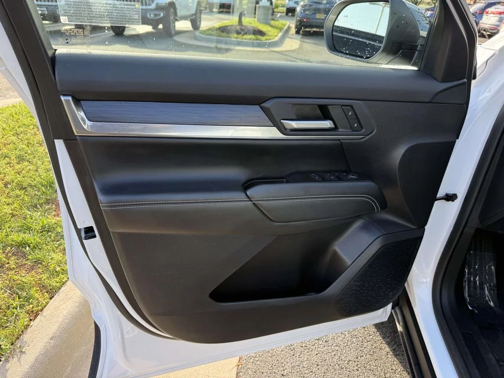 Used 2026 White GMC Elevation image 32