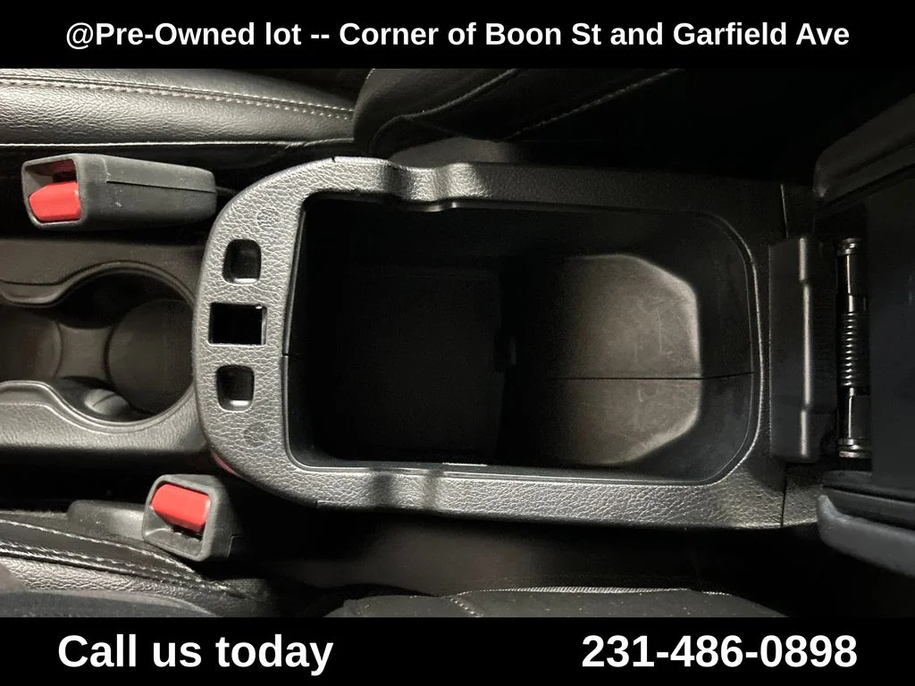 Used 2021 Red Jeep Latitude image 27