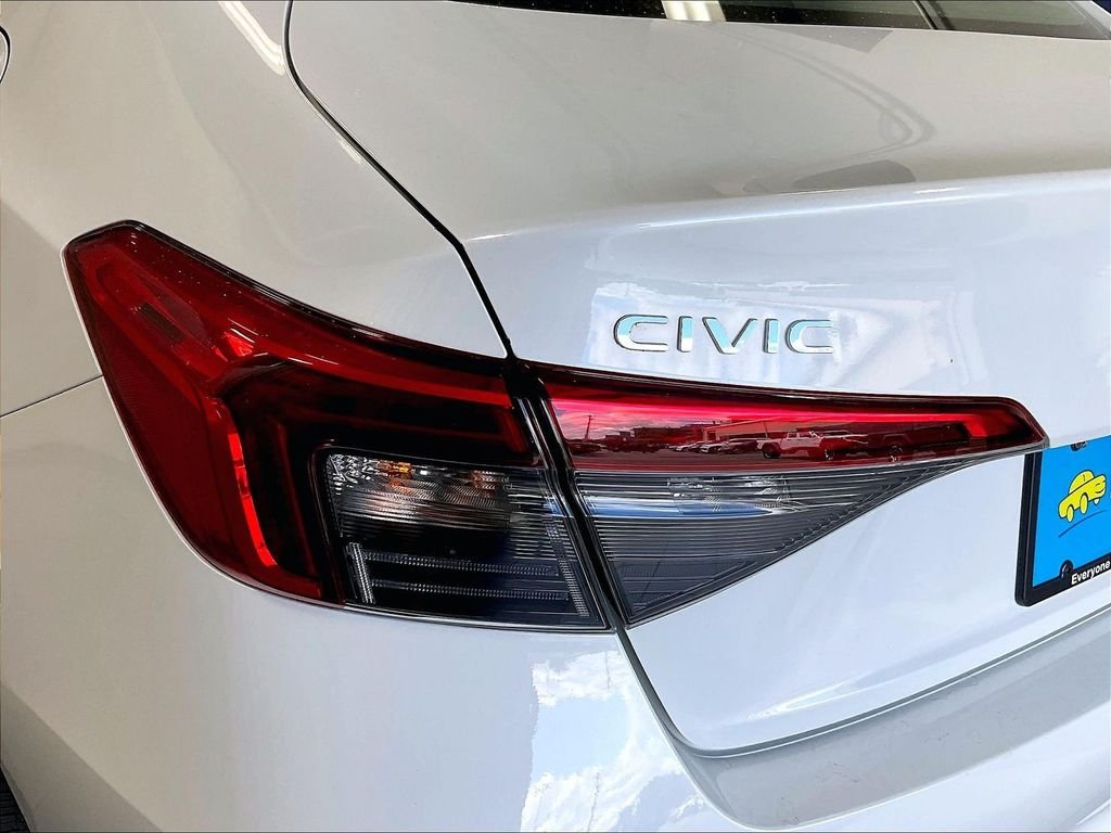 Used 2023 Platinum White Honda Touring image 29