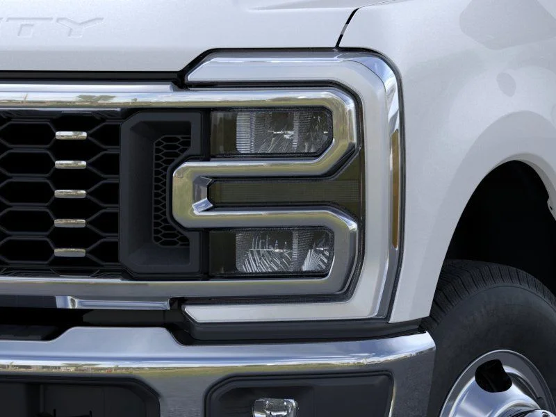 New 2026 Star White Metallic Tri-Coat Ford F-350® King Ranch® image 18
