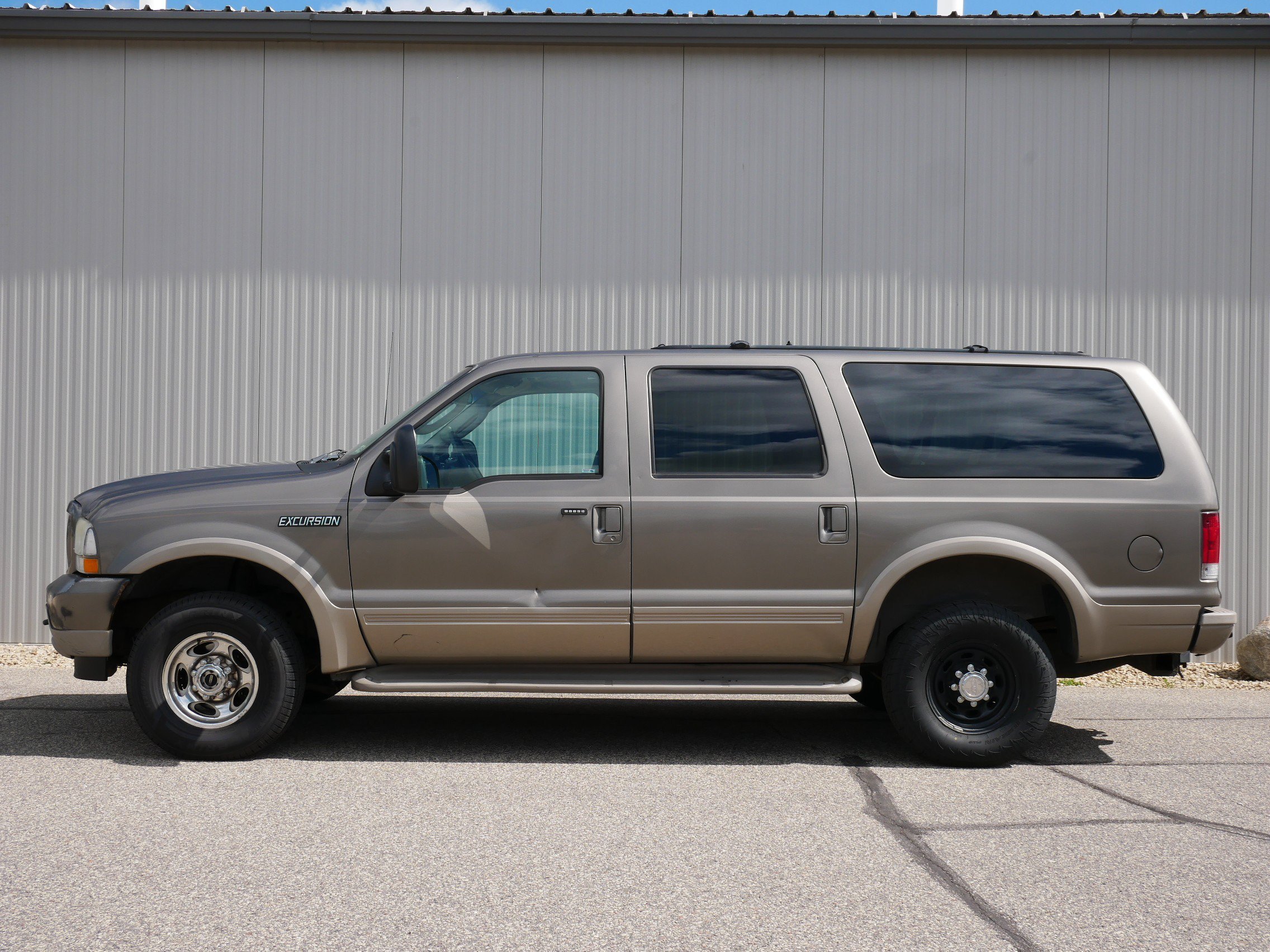 Used 2003 Green Ford Eddie Bauer image 2