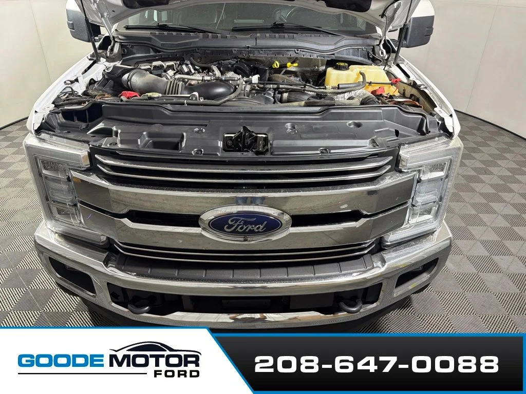 Certified Used 2017 White Platinum Clearcoat Metallic Ford Lariat image 26