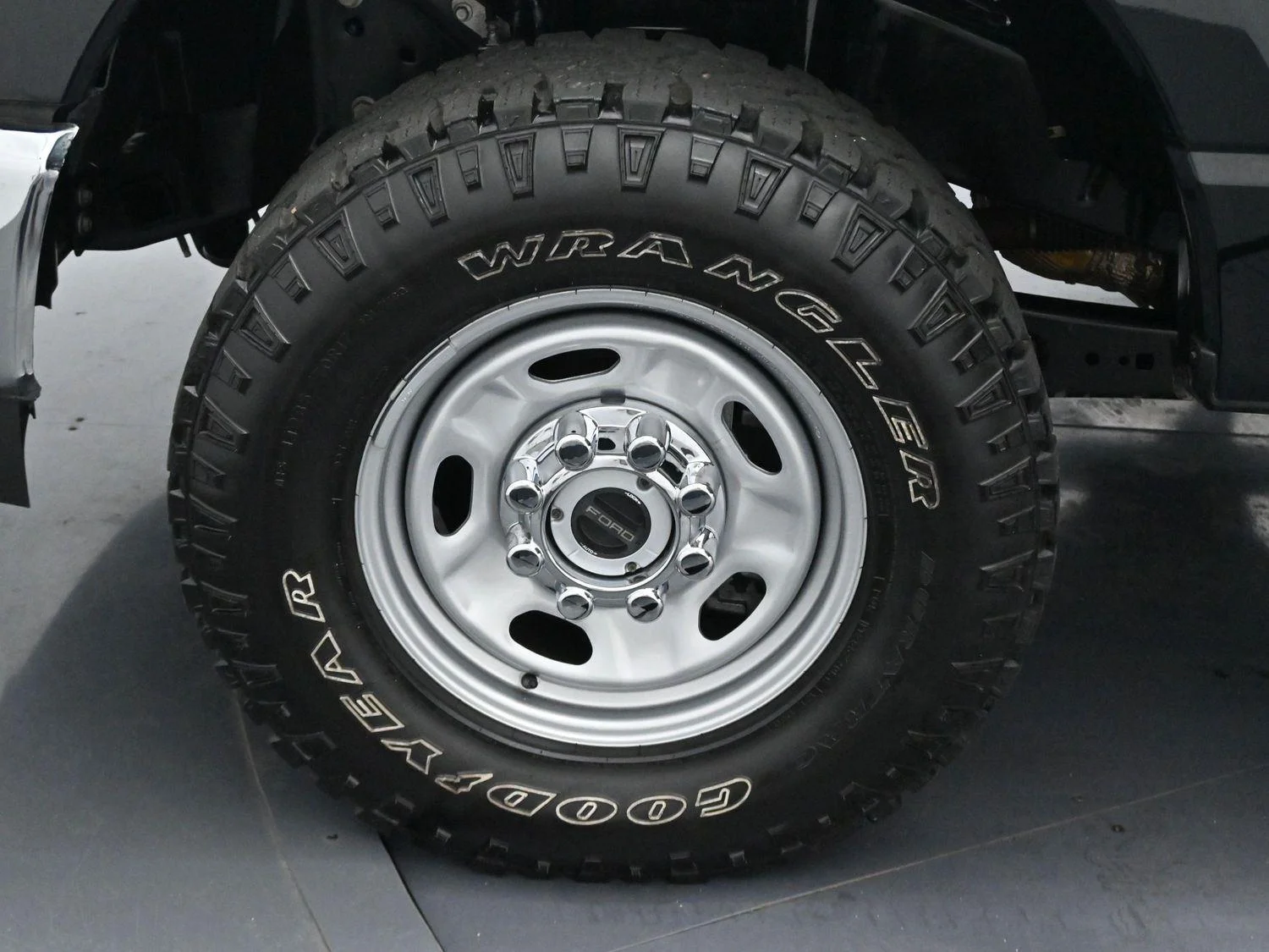 Used 2024 Black Ford XL image 30