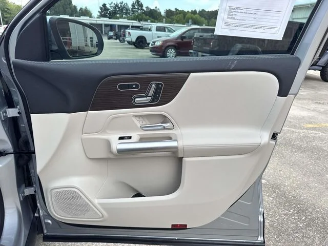 Used 2025 Silver Mercedes-Benz GLA 250 image 19