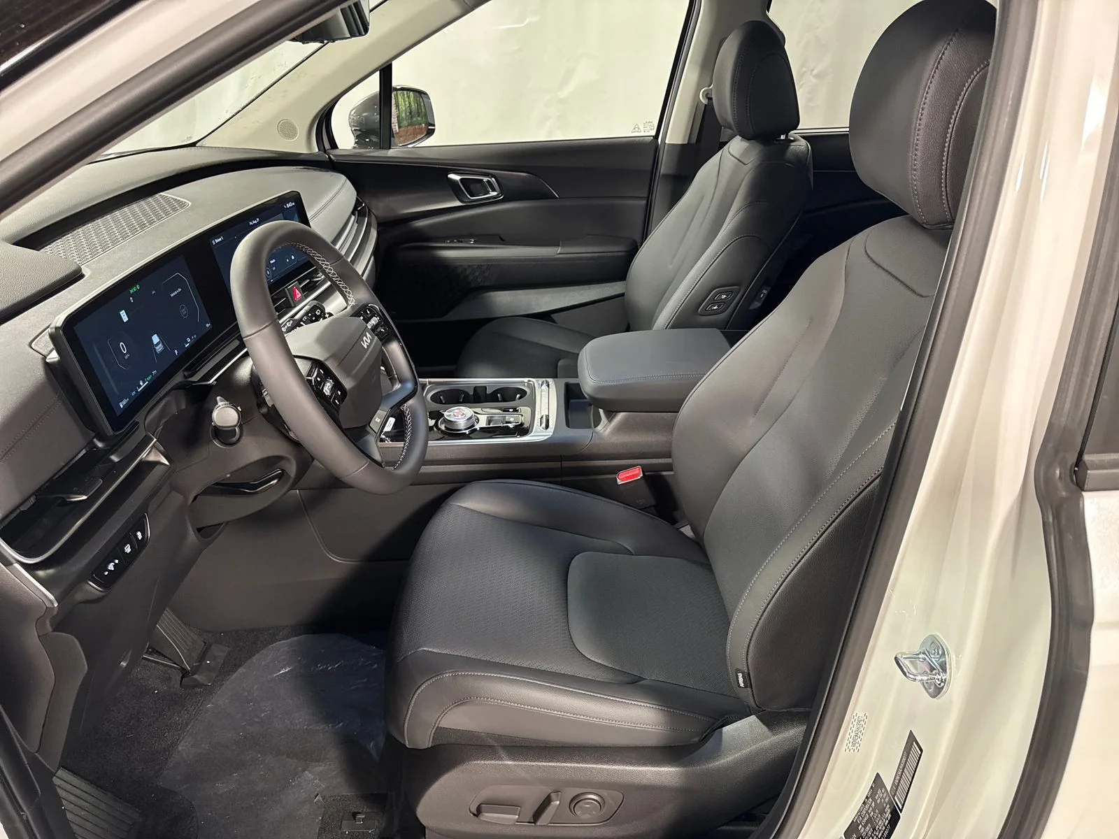 New 2027 Snow White Pearl Kia SX Prestige image 3