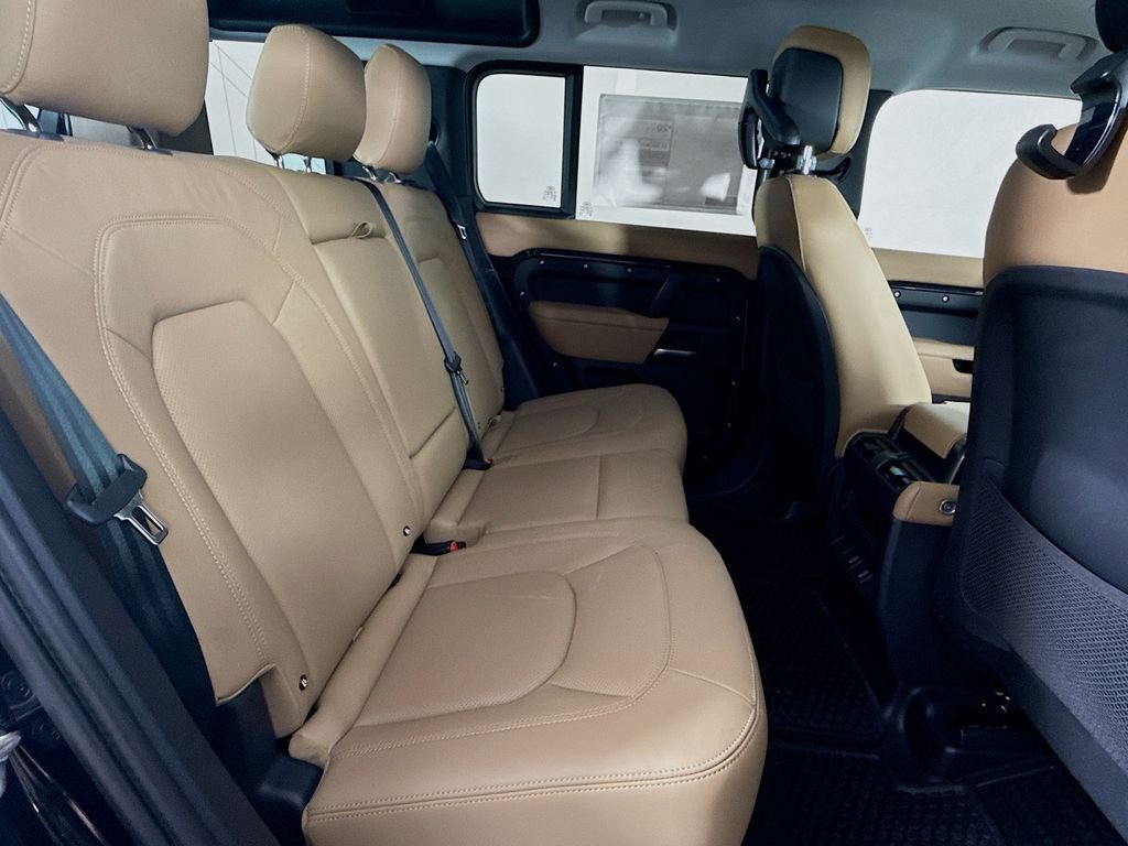 New 2026 Santorini Black Land Rover X-Dynamic SE image 22