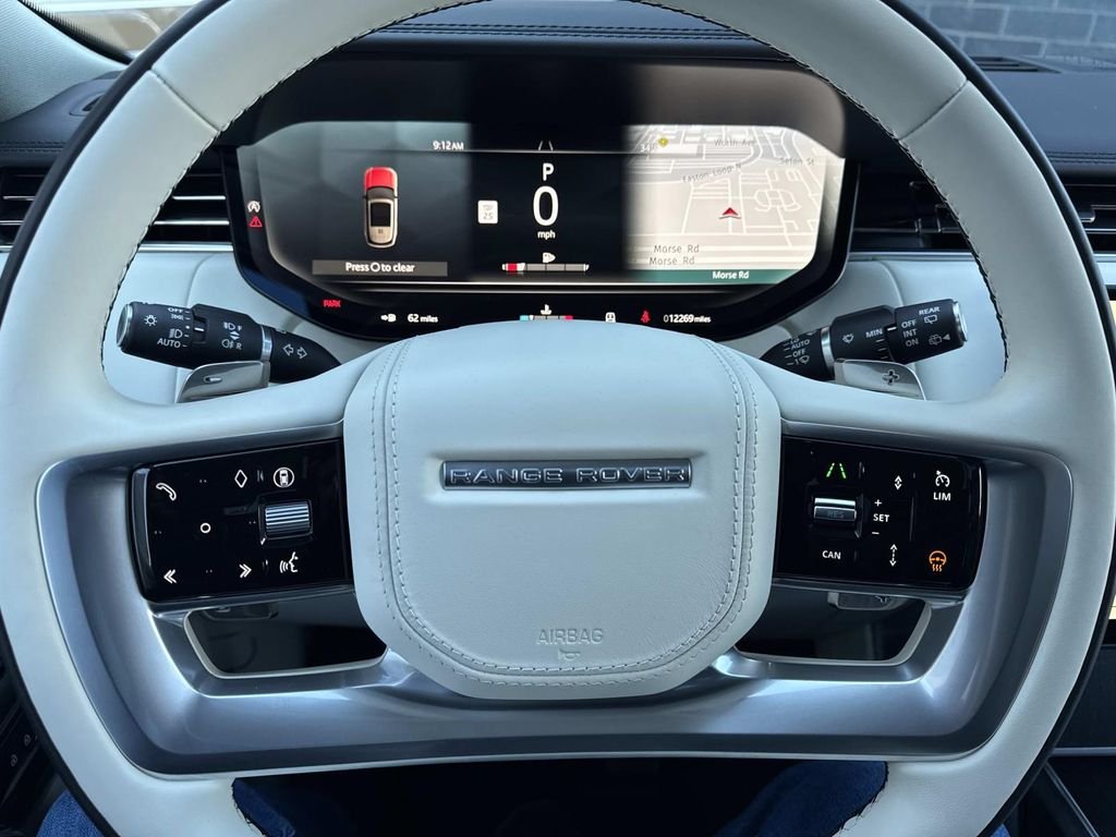 Certified Used 2024 Icy White SV Bespoke Special Effect Gloss Land Rover Autobiography image 28