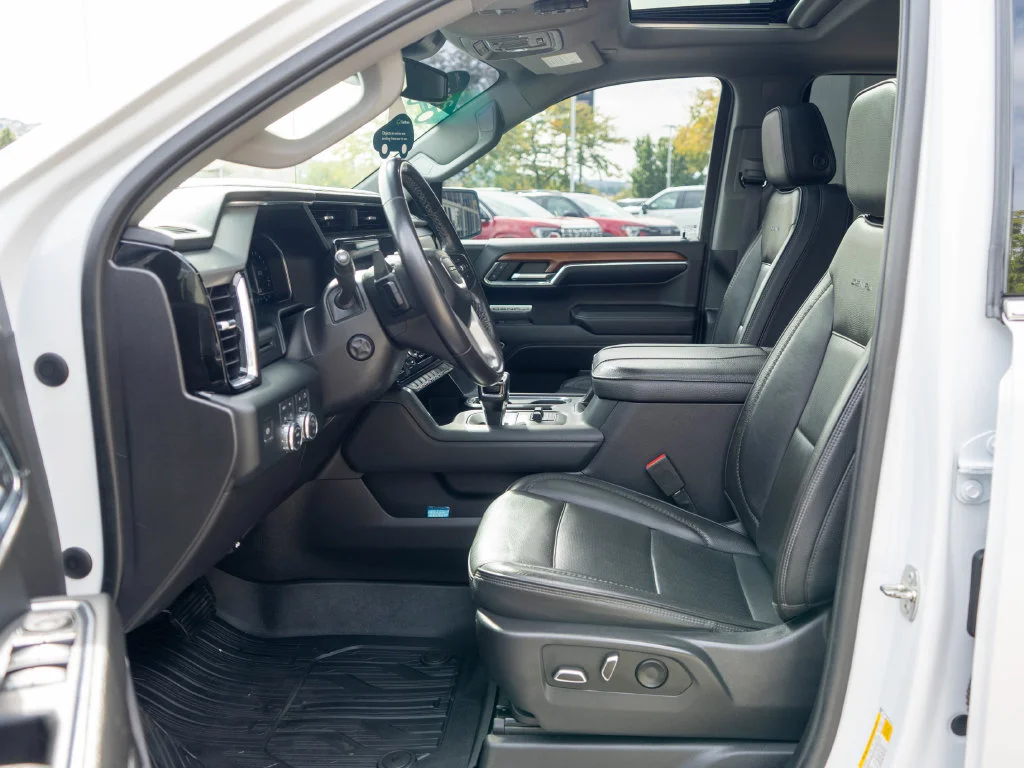 Used 2023 White GMC Denali image 12