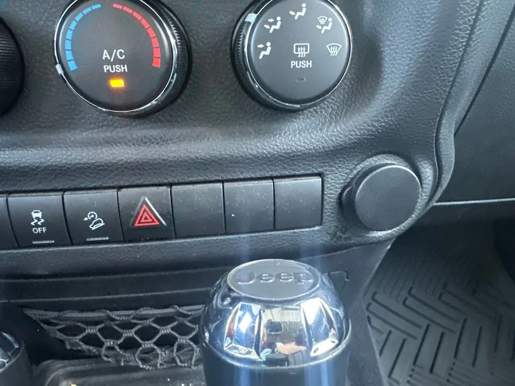 Used 2014 White Jeep Unlimited Sport image 18