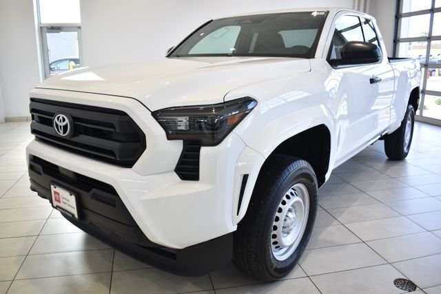 Certified Used 2025 White Toyota SR image 4