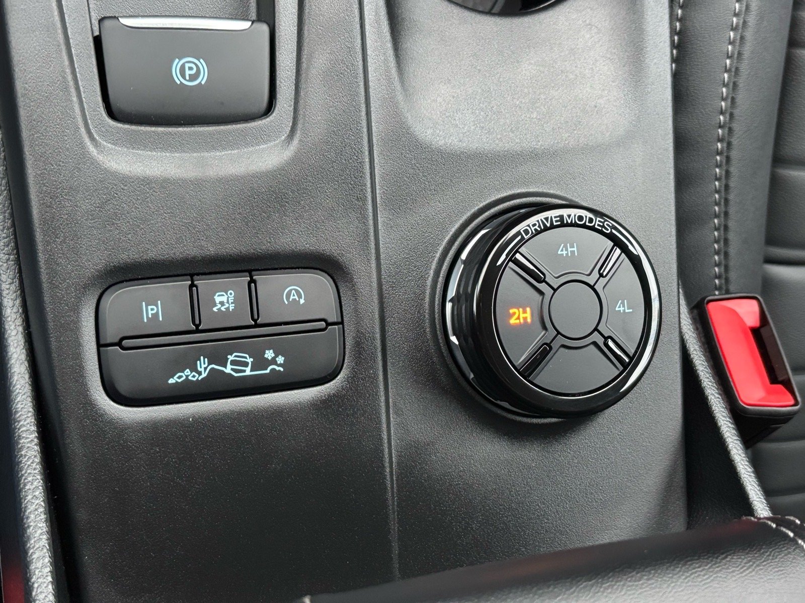 New 2025 Carbonized Gray Metallic Ford LARIAT® image 13