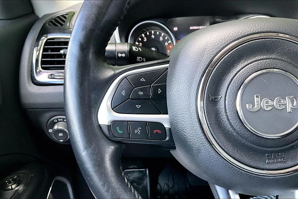 Certified Used 2019 White Jeep Latitude image 11