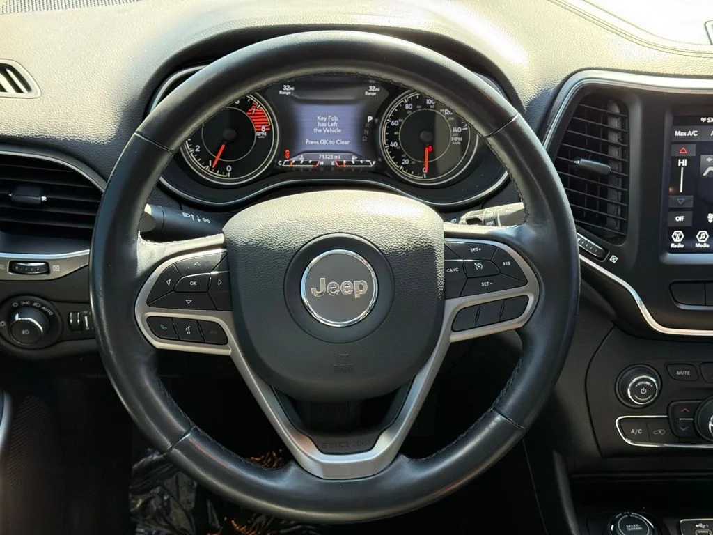 Used 2021 Black Jeep Latitude Lux image 22