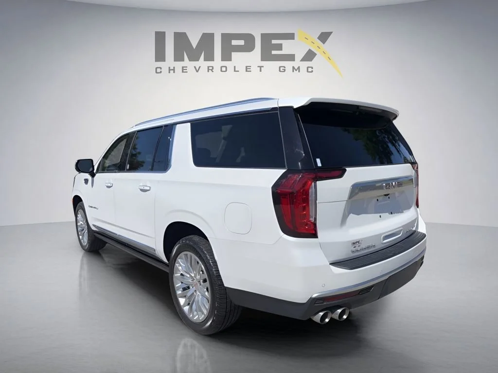 Used 2023 White Frost Tricoat GMC Denali image 3