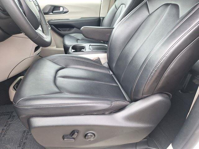 Used 2024 Bright White Clearcoat Chrysler Touring L image 10
