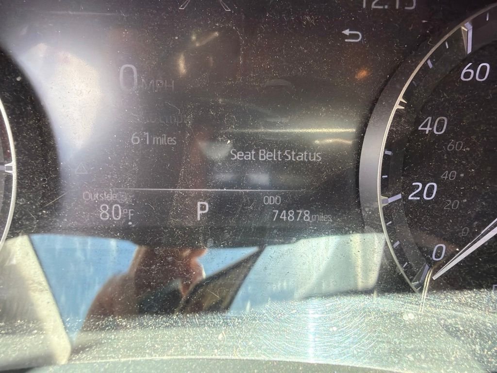 Used 2022 Beige Toyota XLE image 9