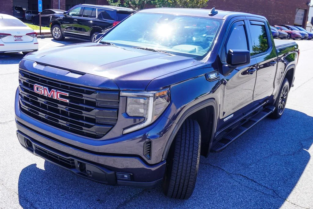 Used 2023 Silver GMC Elevation image 37