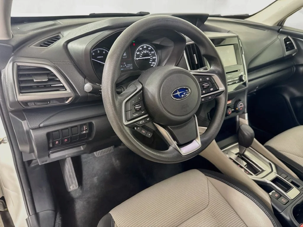 Used 2020 White Subaru Base image 9