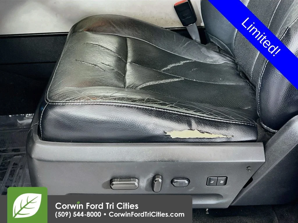 Used 2017 White Platinum Clearcoat Metallic Ford Limited image 24
