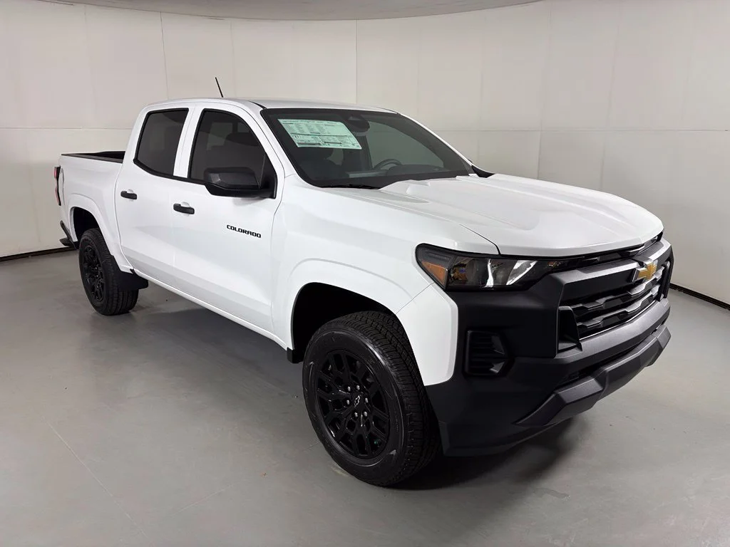 New 2026 Summit White Chevrolet WT image 2