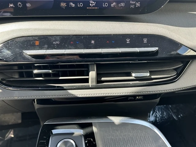 Used 2025 WHITE BUICK Preferred image 34