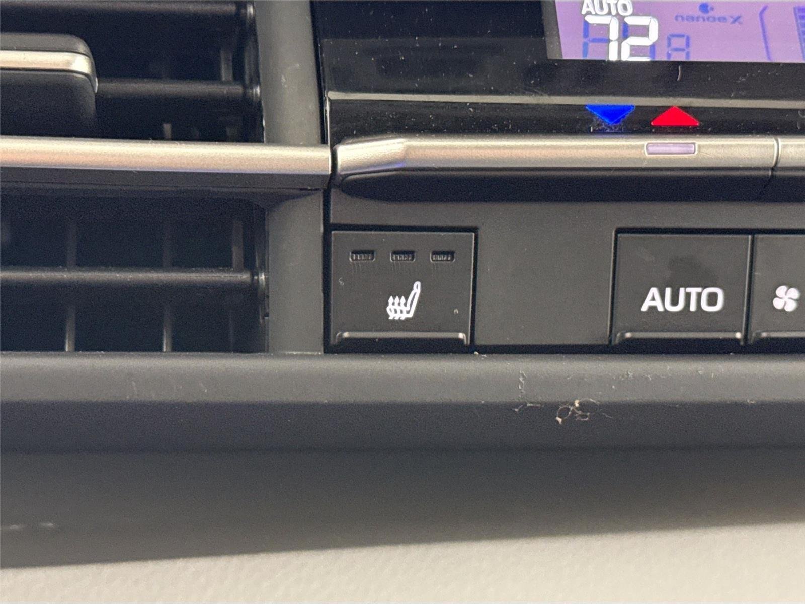 Used 2026 Wind Chill Pearl Toyota XLE 8-Passenger image 8
