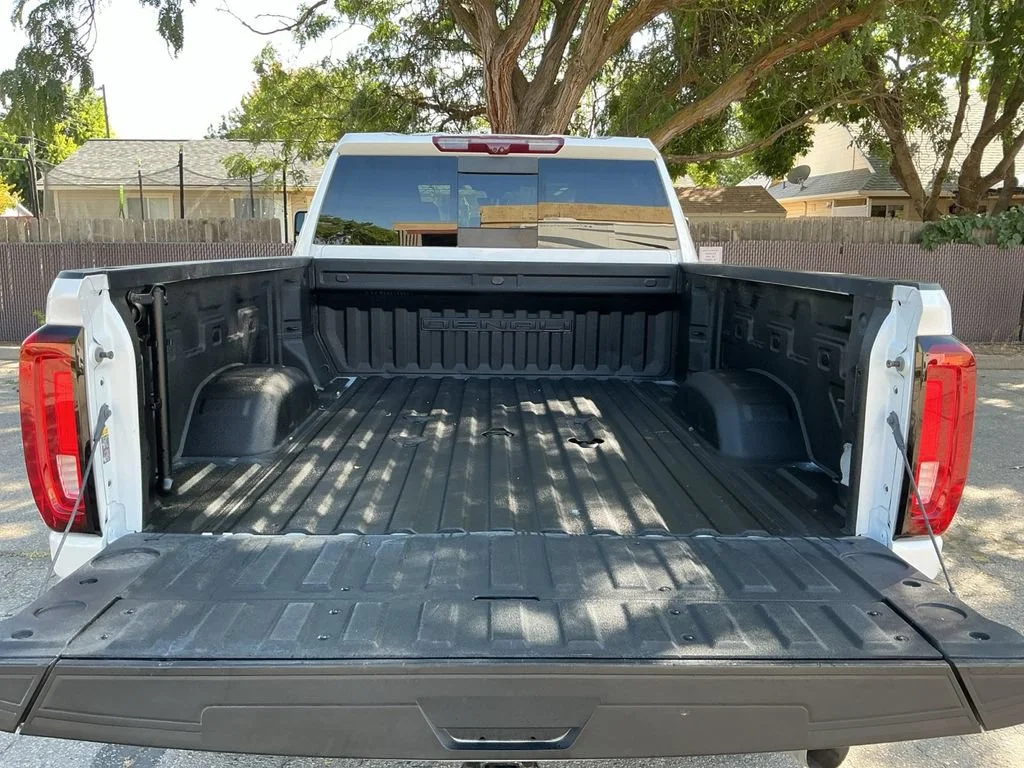 Used 2021 WHITE FROST TRICOAT GMC Denali image 29