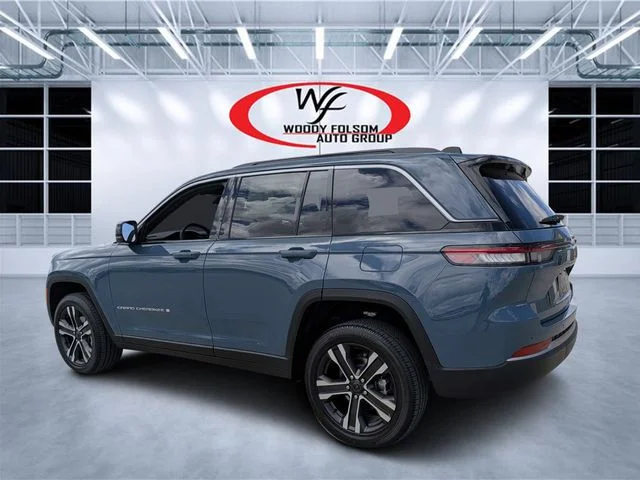 New 2027 Steel Blue Paint Jeep Limited image 5