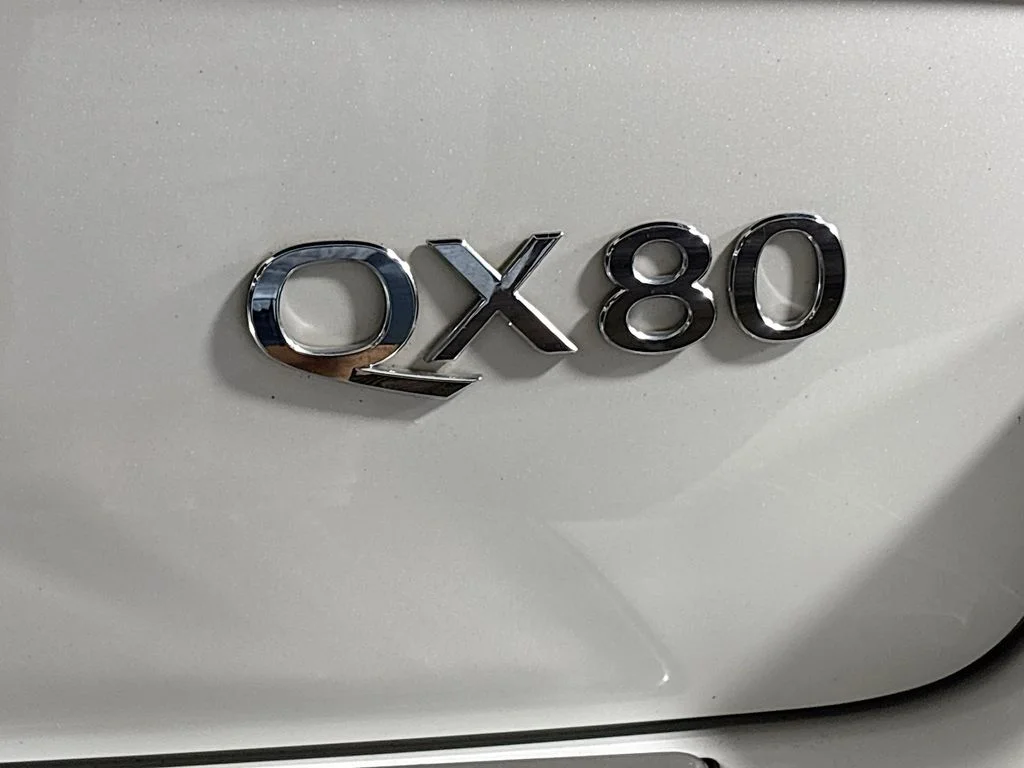 Used 2019 White INFINITI LUXE image 24