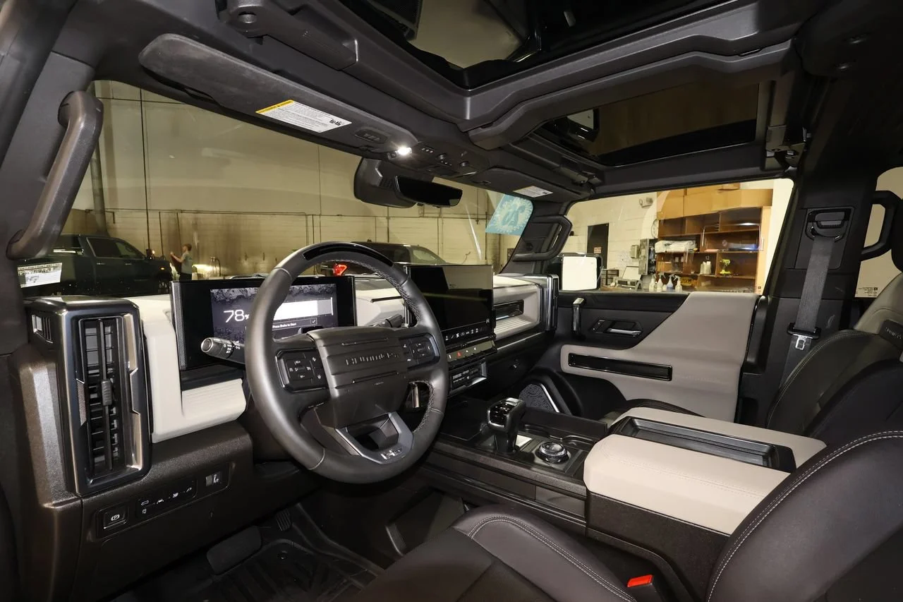 Used 2026 Graphite Blue Metallic GMC 2X image 9