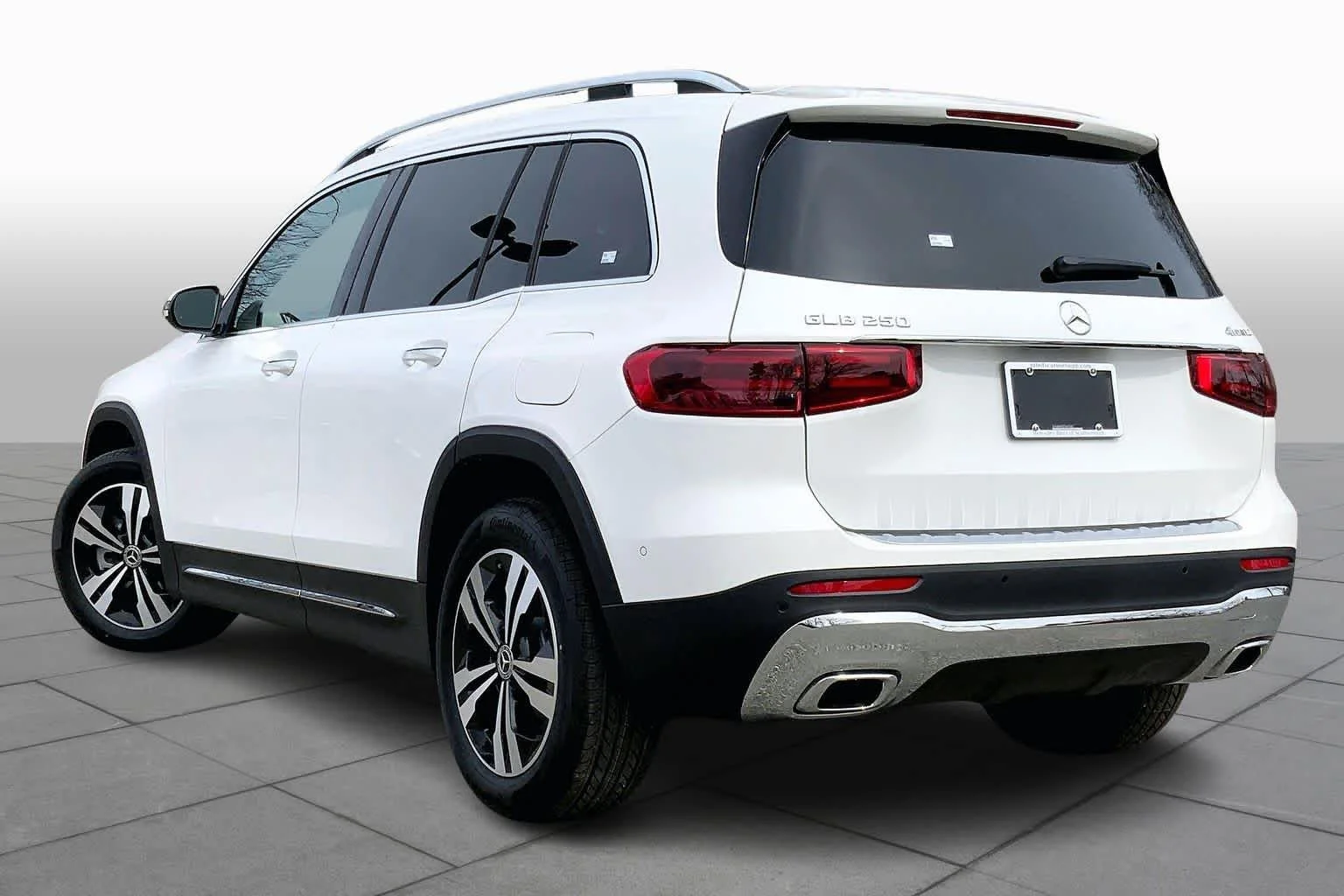 Certified Used 2026 Polar White Mercedes-Benz GLB 250 image 16