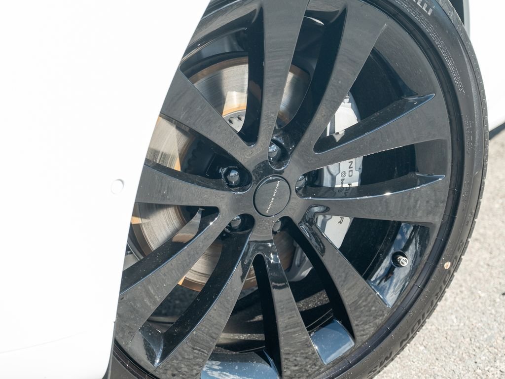 New 2026 Fuji White Land Rover Dynamic SE image 9
