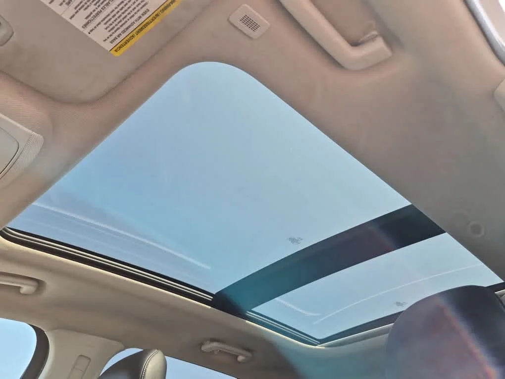 Used 2019 White Platinum Metallic Tri-Coat Ford SEL image 12