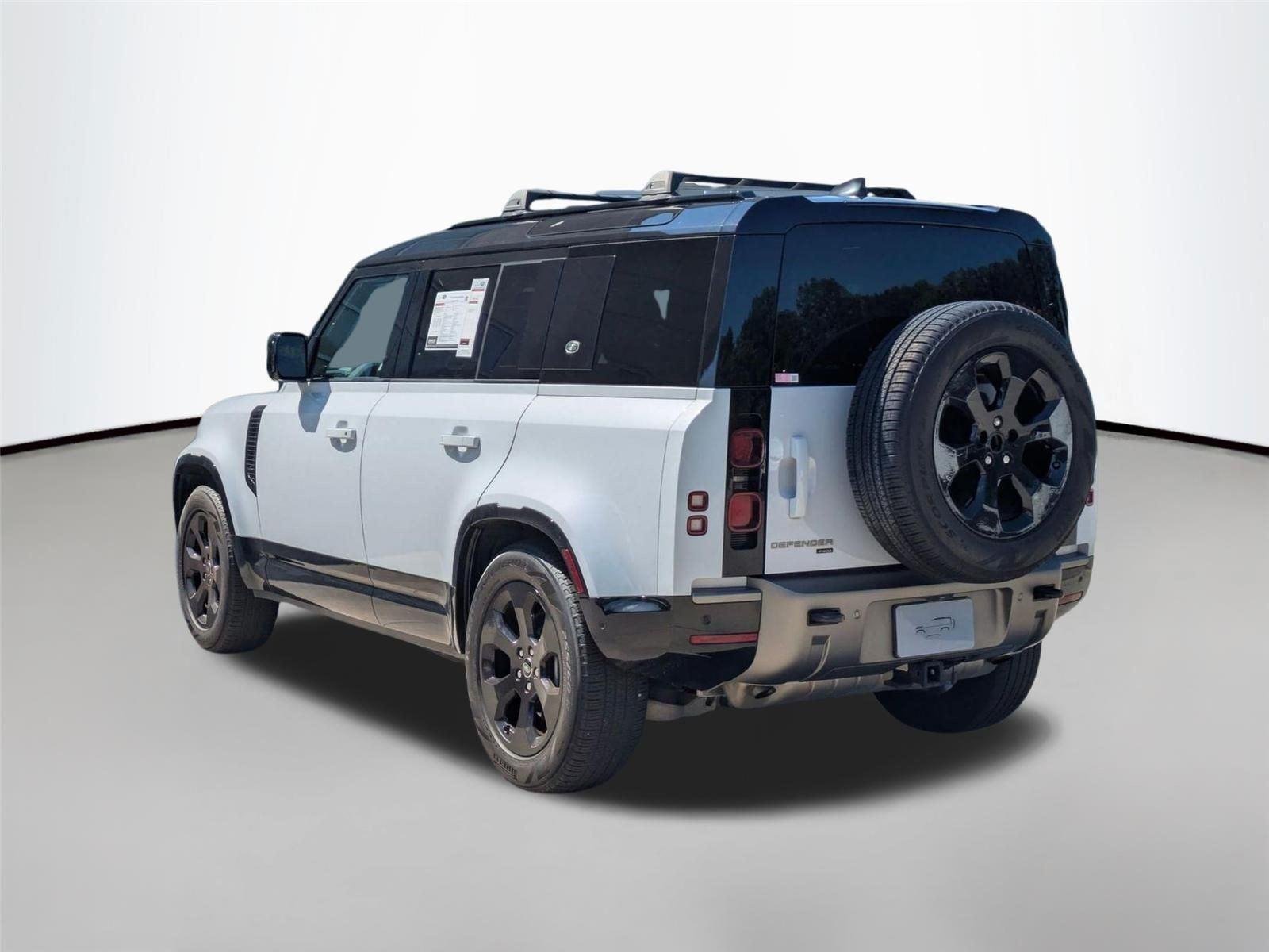 Used 2023 Yulong White Metallic Land Rover X-Dynamic SE image 7