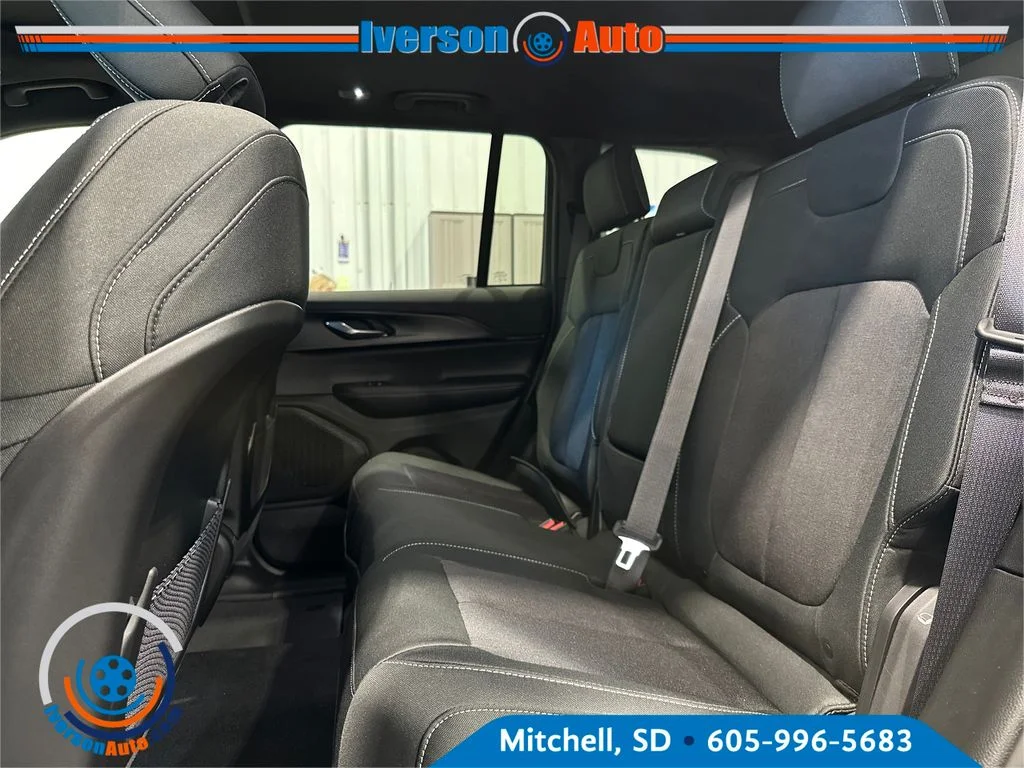 New 2026 Velvet Red Pearl-Coat Exterior Paint Jeep Laredo X image 26
