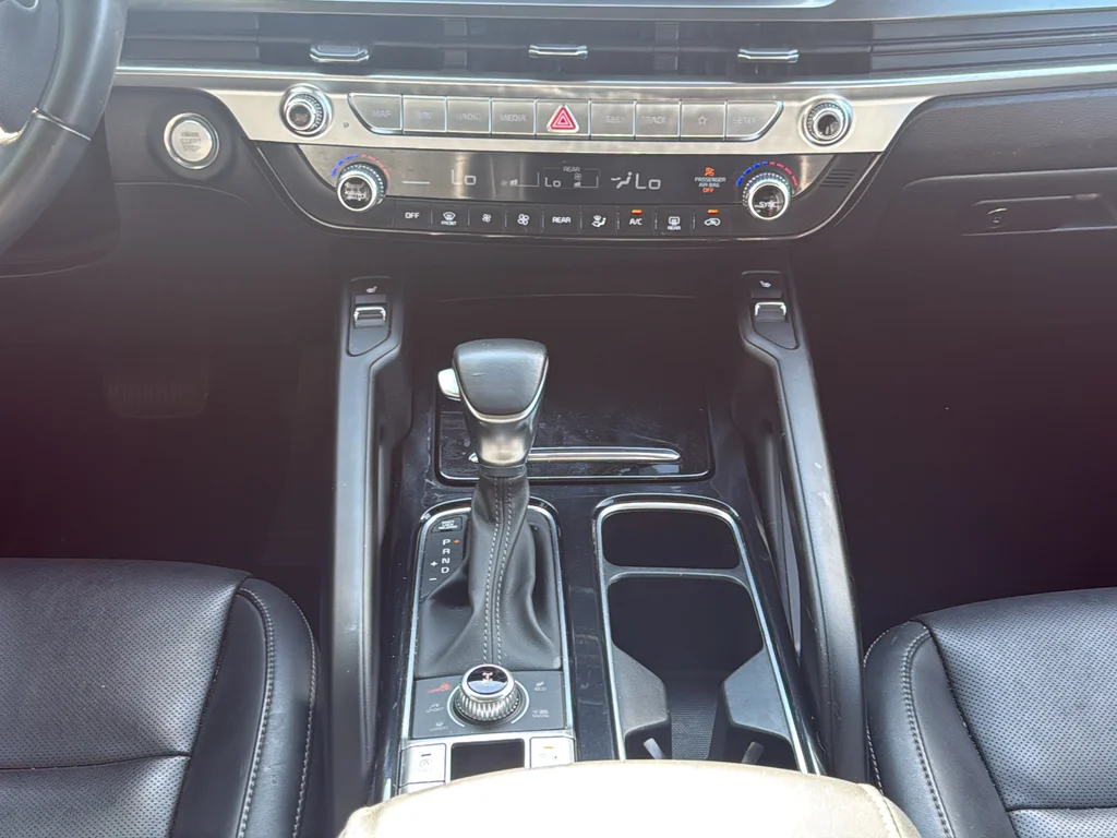 Used 2025 Black Kia S image 33