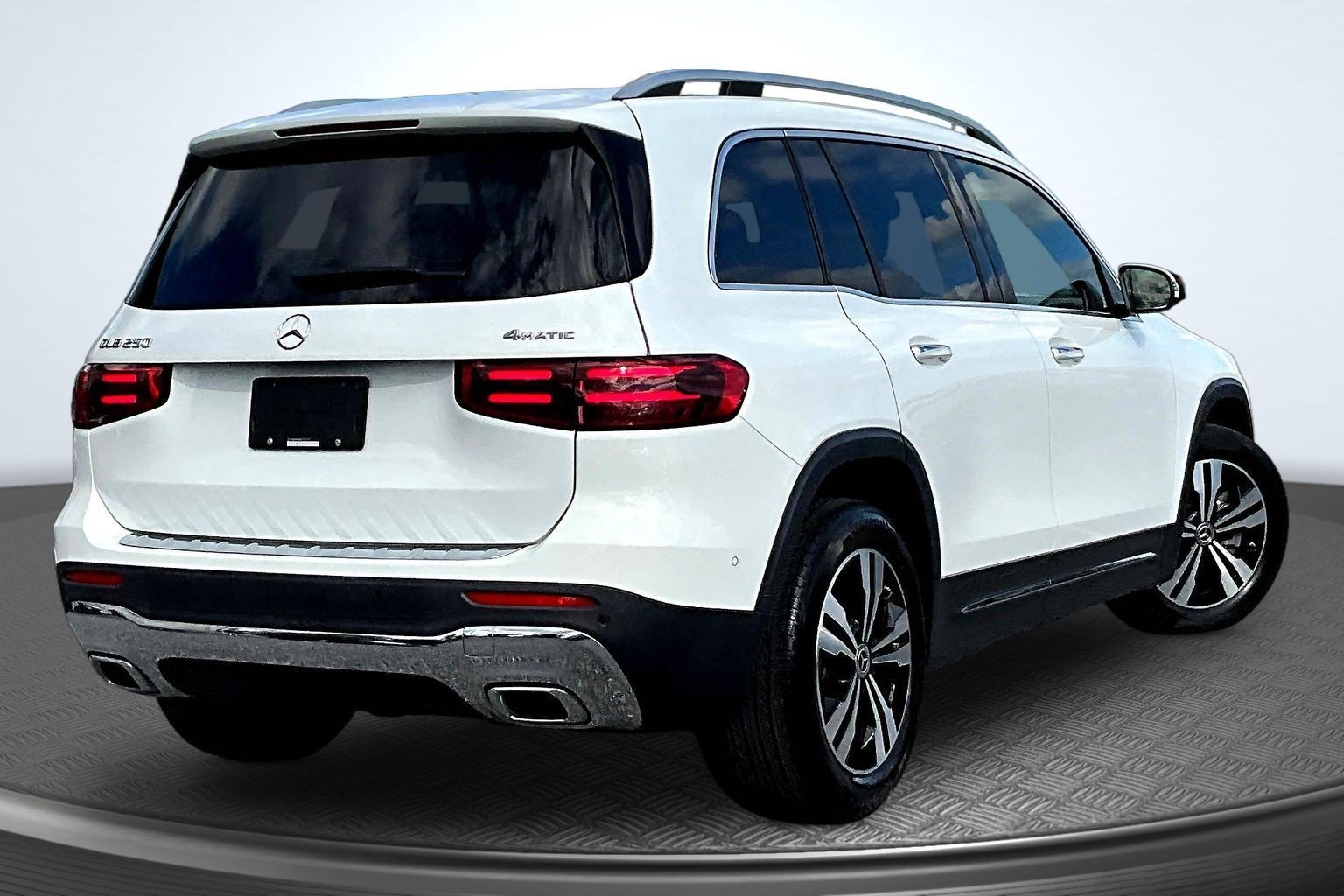 Used 2024 White Mercedes-Benz GLB 250 image 5