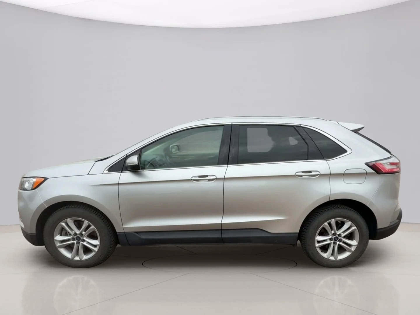 Used 2019 Gray Ford SEL image 2