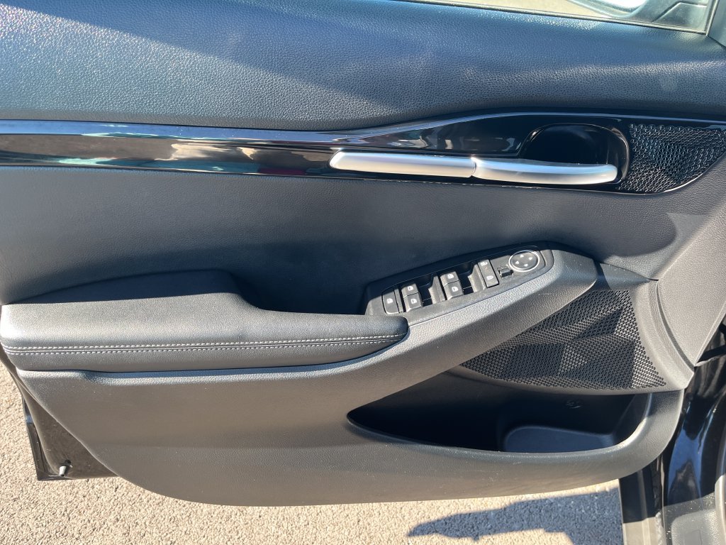 Used 2025 Black Kia EX image 11