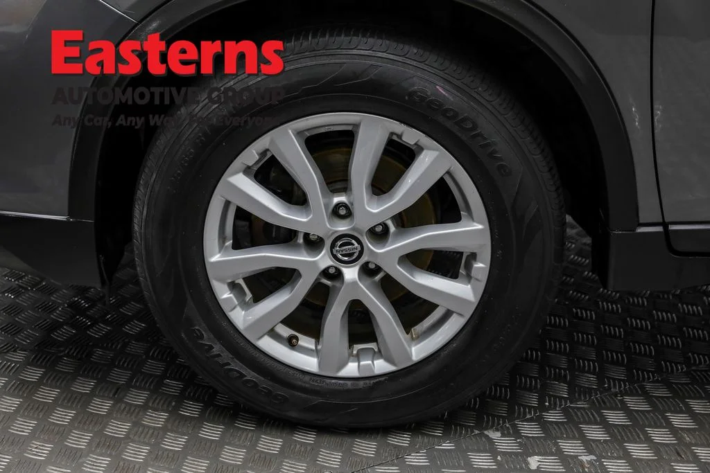 Used 2019 Gray Nissan SV image 31