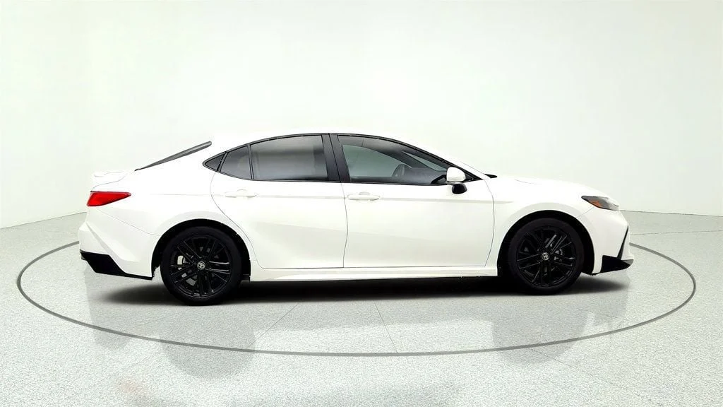 Used 2025 Ice Cap Toyota SE w/ Convenience Pkg image 4