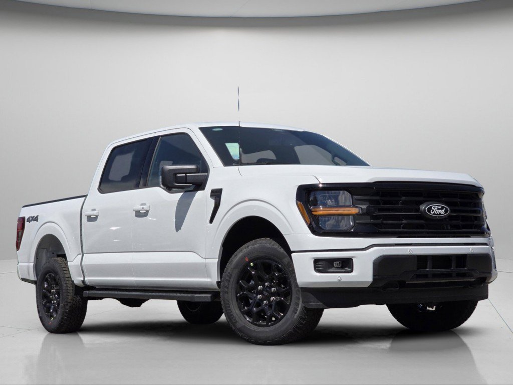New 2026 Oxford White Ford XLT image 2