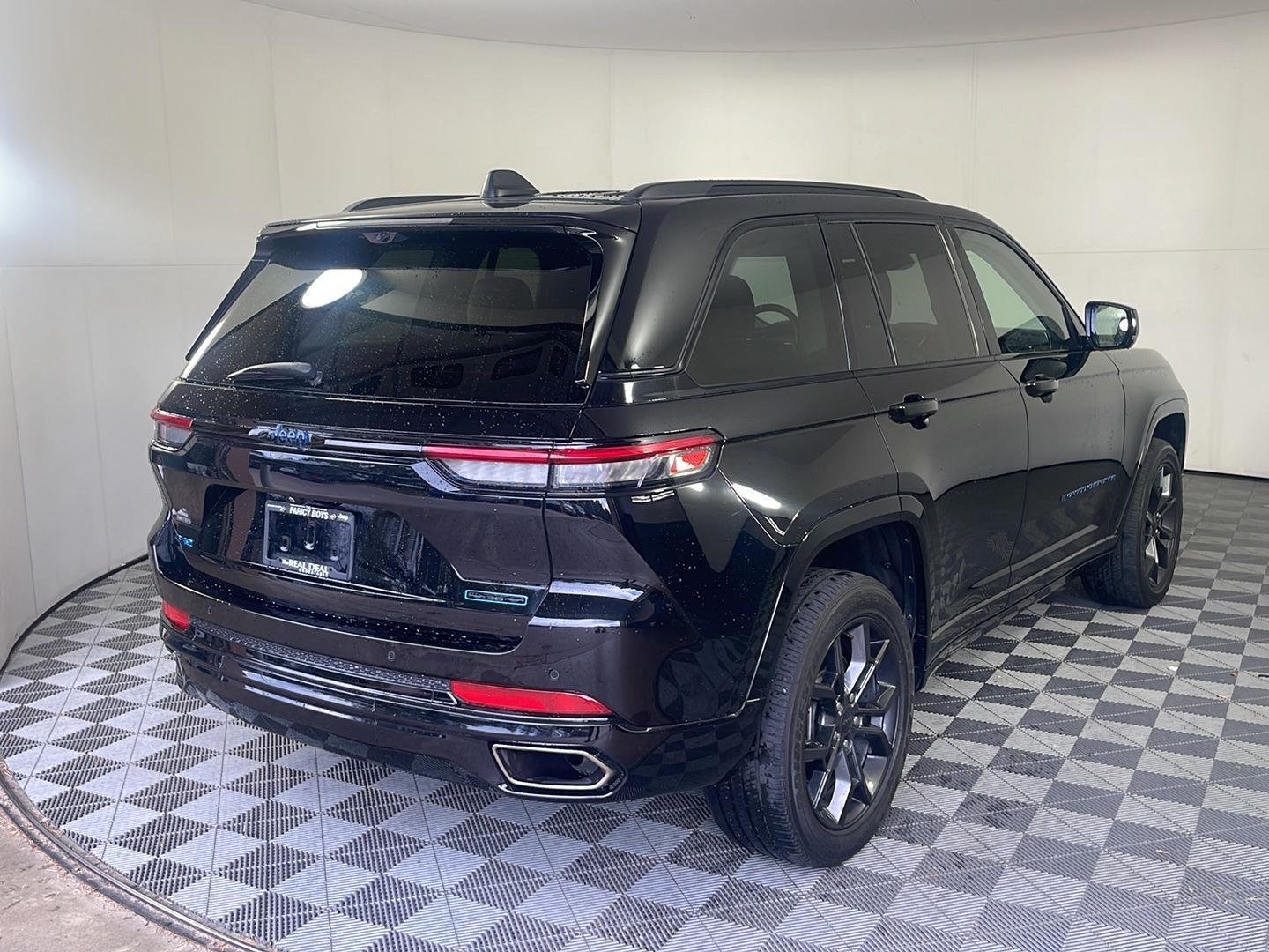 Used 2023 Diamond Black Crystal Pearlcoat Jeep 30th Anniversary image 7