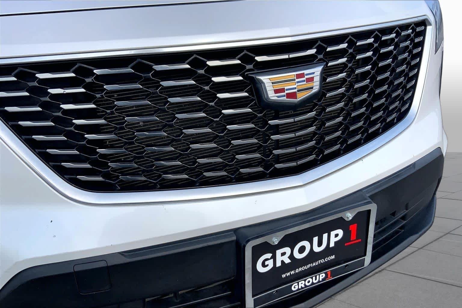 Used 2019 Crystal White Tricoat Cadillac FWD Luxury image 46