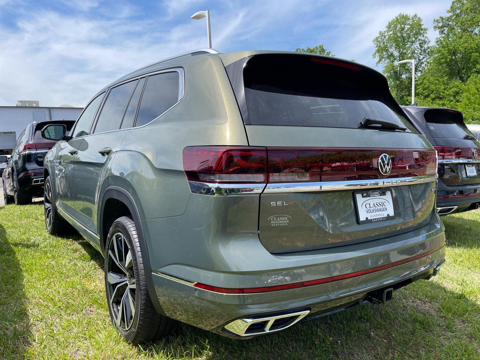 New 2026 Avocado Green Pearl Volkswagen 2.0T SEL Premium R-Line image 3