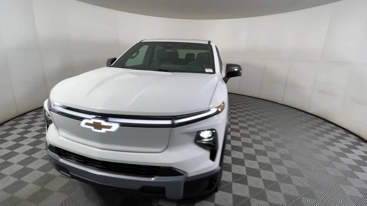 2025 Chevrolet Silverado EV LT - Photo 63