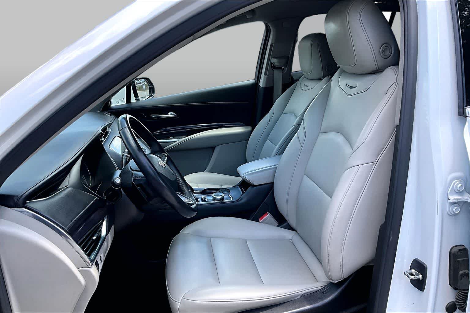 Used 2023 Crystal White Tricoat Cadillac FWD Luxury image 8